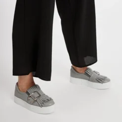 Arlenne Light Grey Leather -Step In Trendy Style arlenne light grey leather p9405 60608 medium